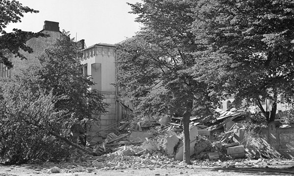 Дом почтово-телеграфной компании после взрыва радиомины. Сентябрь 1941г.