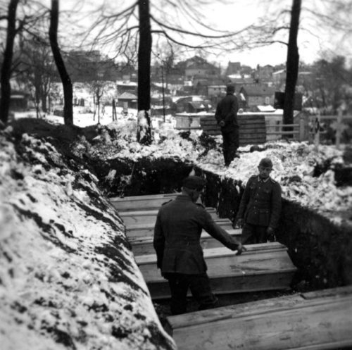 Похороны на немецком кладбище. 1942 г.