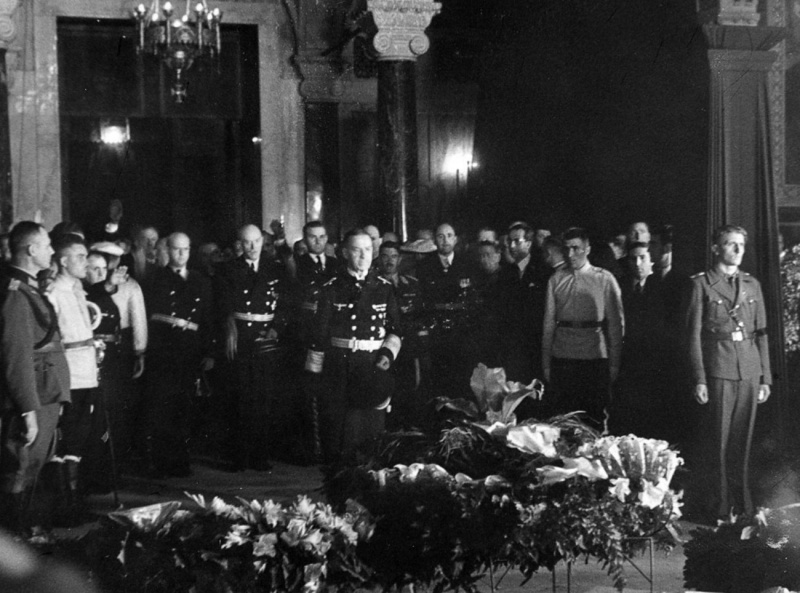 Немецкая делегация на похоронах царя Бориса III в соборе Александра Невского в Софии. Август 1943 г. 