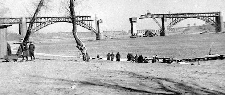 Восстановление моста через Новый Днепр. 1942 г. 