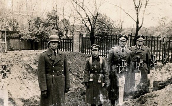 Немецкое кладбище в центре города. 1942 г.