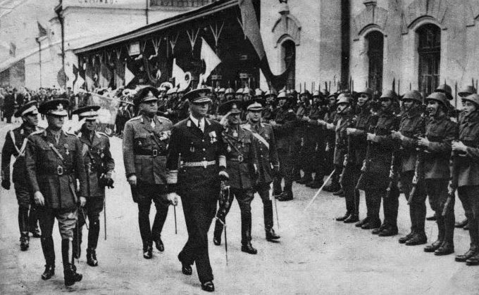 Король Румынии Михай I в Кишиневе. Октябрь 1942 г.