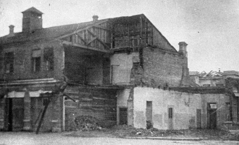 Разрушенное здание пожарного депо. 1943 г. 