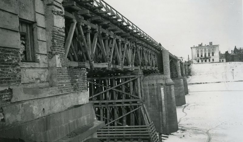 Восстановленный немцами Двинский мост. 1941 г.