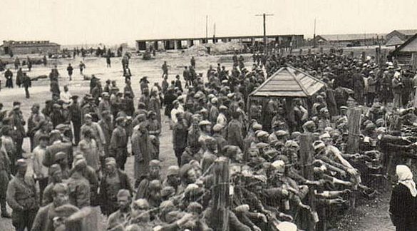 Советские военнопленные в концлагере «5-й полк». 1941 г. 