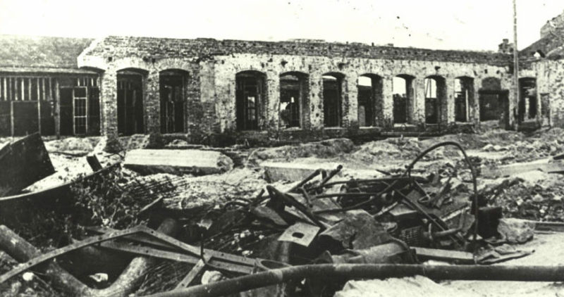 Разрушения в городе. 1944 г.