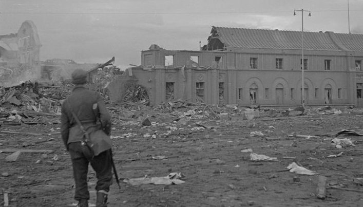 Финские солдаты на улицах города. 1941 г. 