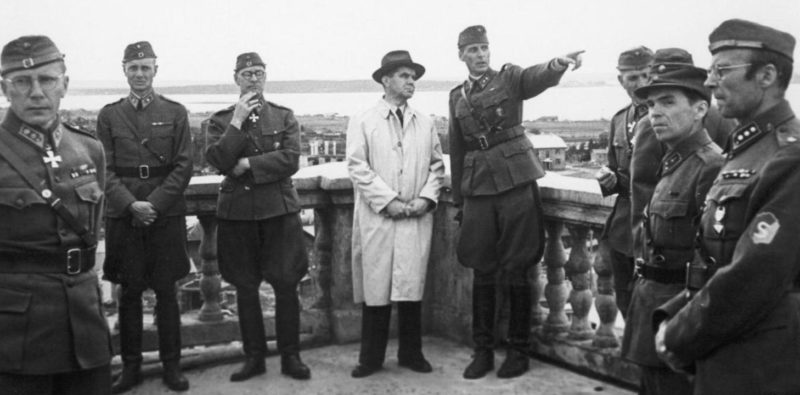 Премьер-министр Финляндии Юкко Рангель на крыше ПетрГУ. 1942 г.