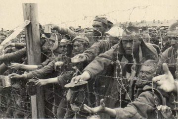 Советские военнопленные в концлагере «5-й полк». 1941 г. 