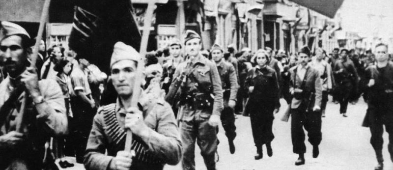 Партизаны на улицах городов Болгарии. 1944 г.