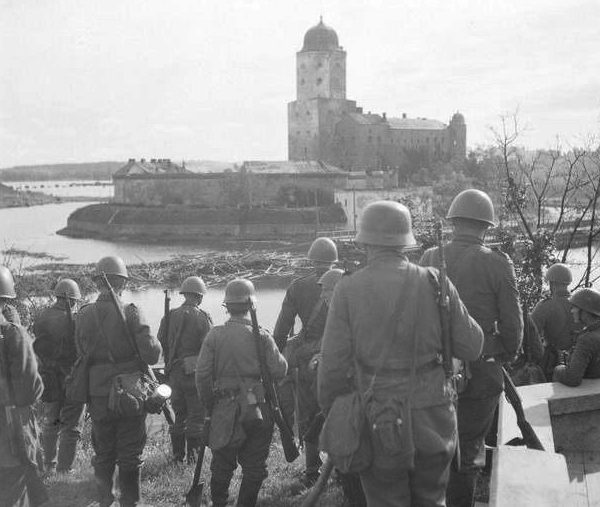 Взорванный Замковый мост. 1941 г.