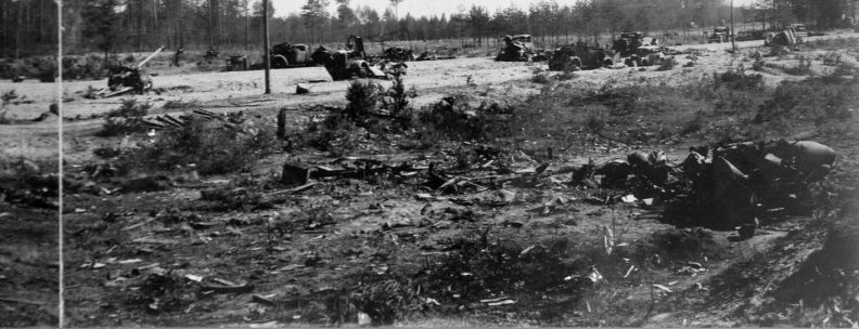 Немецкая техника, разбитая на шоссе Могилев-Минск. Июнь 1944 г. 