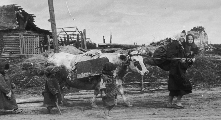 Беженцы возвращаются домой. Сентябрь 1943 г.