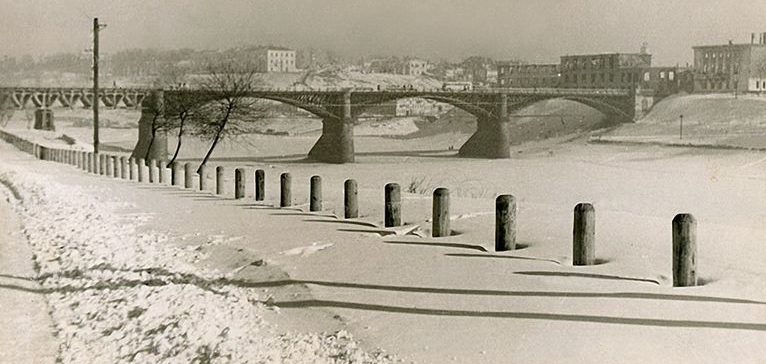 Восстановленный немцами Двинский мост. 1942 г.