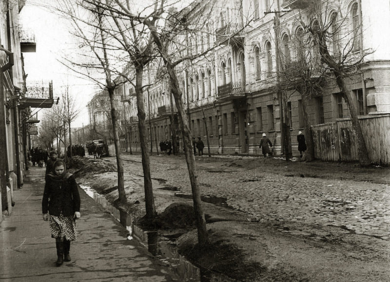Улица города. Март 1945 г.