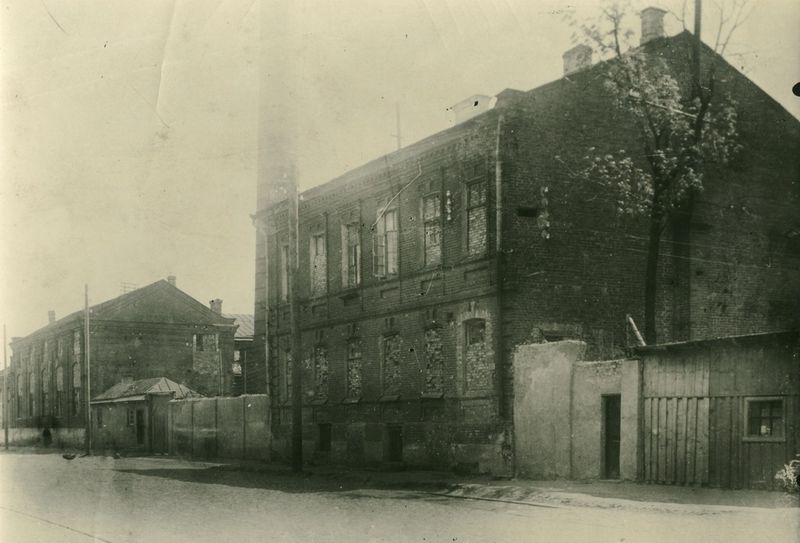 Зеркальная фабрика, на которой был организован немецкий трудовой лагерь. 1943 г.