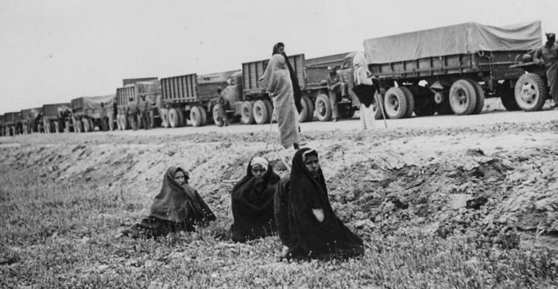 Колонна «Студебекеров» с грузами ленд-лиза в Персидском коридоре, на пути в СССР. Март 1943 г.