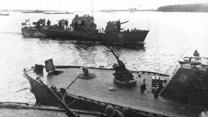 Катера Онежской флотилии возле города. 28 июня 1944 г. 