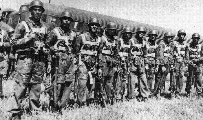 Болгарские десантники в районе деревни Страцин. Македония, 25 октября 1944 г.