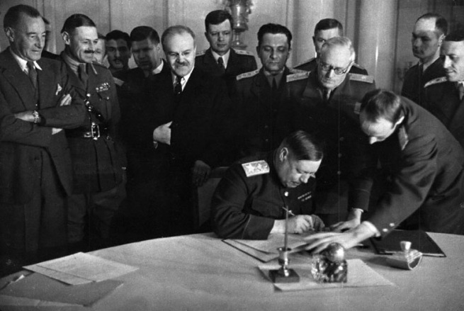 Подписание Болгарией перемирия с СССР, США и Великобританией. Москва, 28 октября 1944 г.