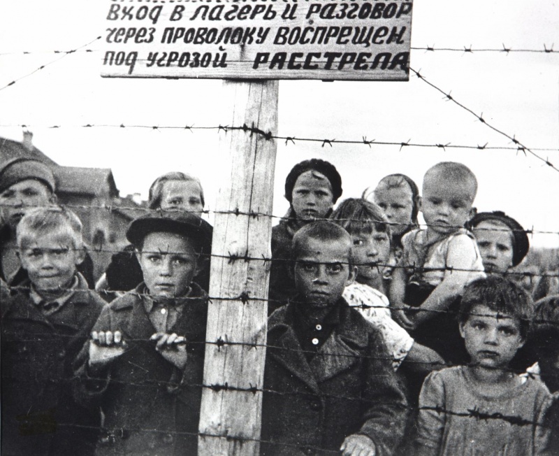 Советские дети-узники 6-го финского концлагеря в Петрозаводске. Июнь 1944 г. 