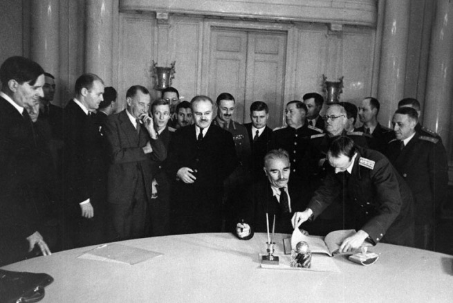 Подписание Болгарией перемирия с СССР, США и Великобританией. Москва, 28 октября 1944 г.