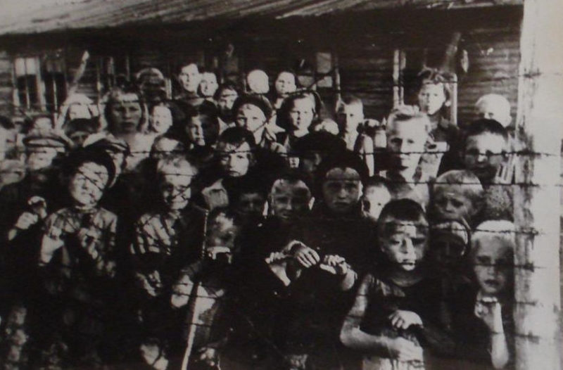 Советские дети-узники 6-го финского концлагеря в Петрозаводске. Июнь 1944 г.