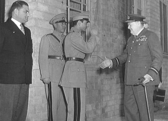 Шах Ирана Мохаммад Реза и Черчилль. Тегеран, ноябрь 1943 г.