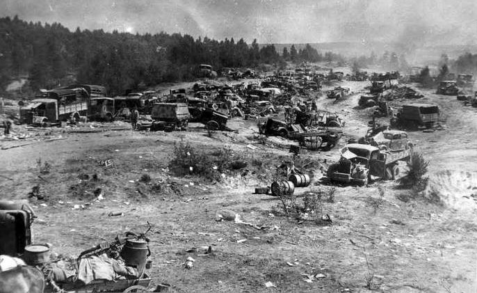 Разбитая немецкая техника под Витебском. Июнь 1944 г.