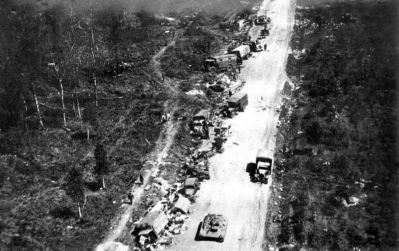 Разбитая немецкая техника под Витебском. Июнь 1944 г.