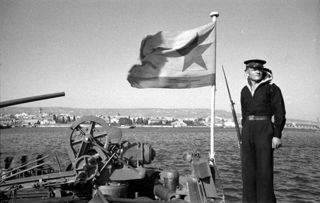 Быстроходный тральщик Черноморского флота «Щит» в порту г. Варны. 1944 г. 