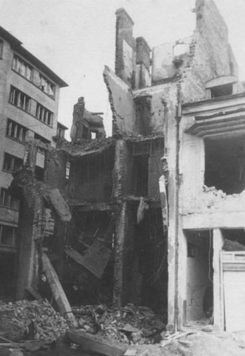 Здания в Софии, поврежденные бомбардировками Союзников. 1944 г.
