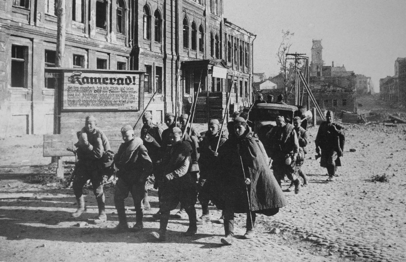 Красная Армия входит в Витебск. 26 июня 1944 г. 
