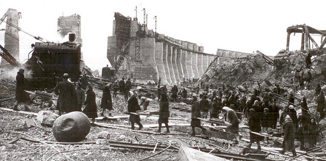 Работы по восстановлению ДнепроГэса. 1944 г. 