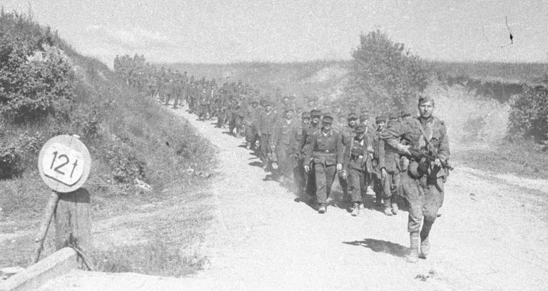 Пленные немцы под Витебском. Июнь 1944 г.