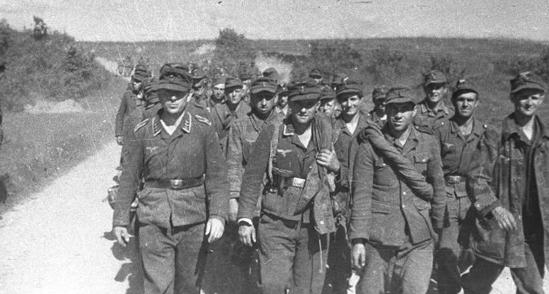 Пленные немцы под Витебском. Июнь 1944 г.