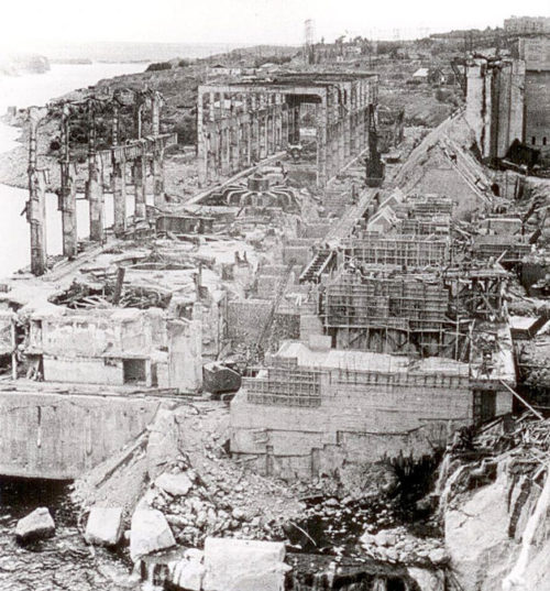 Работы по восстановлению ДнепроГэса. 1944 г.