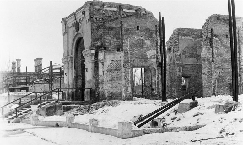 Здание вокзала железнодорожной станции Запорожье-1. 1944 г.