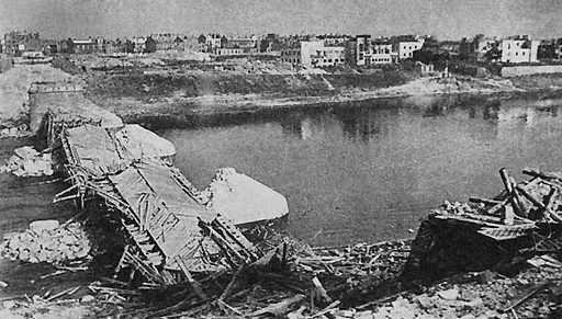 Разрушенный Двинский мост. 1944 г. 