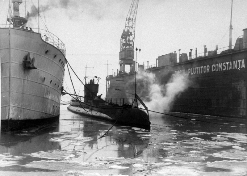Румынская подводная лодка «Дельфинул» в Констанце. Февраль 1940 г. 