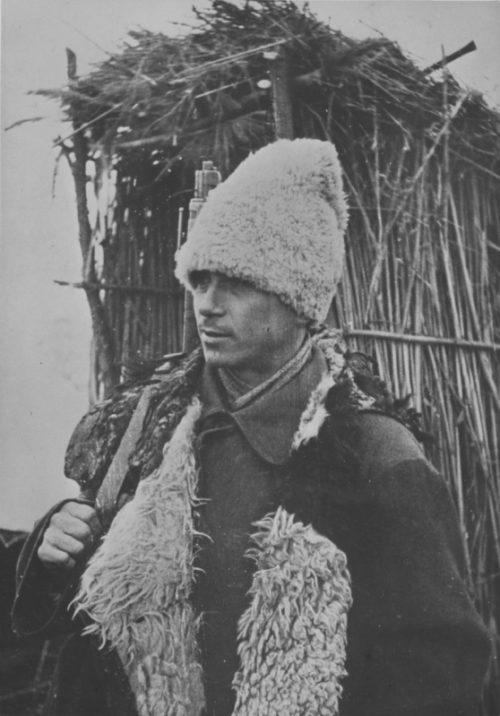 Румынский солдат под Сталинградом. 1942 г.