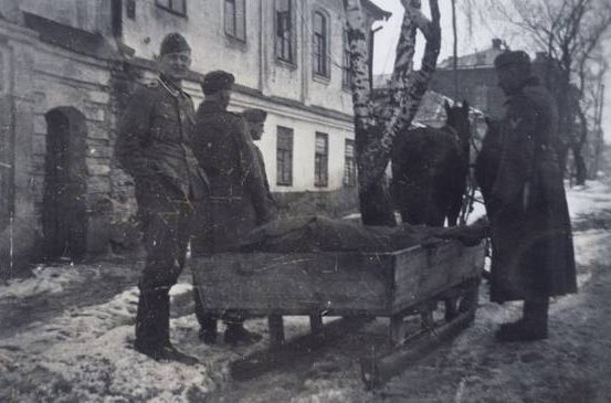 Зима в оккупированном Белгороде. 1941 г.