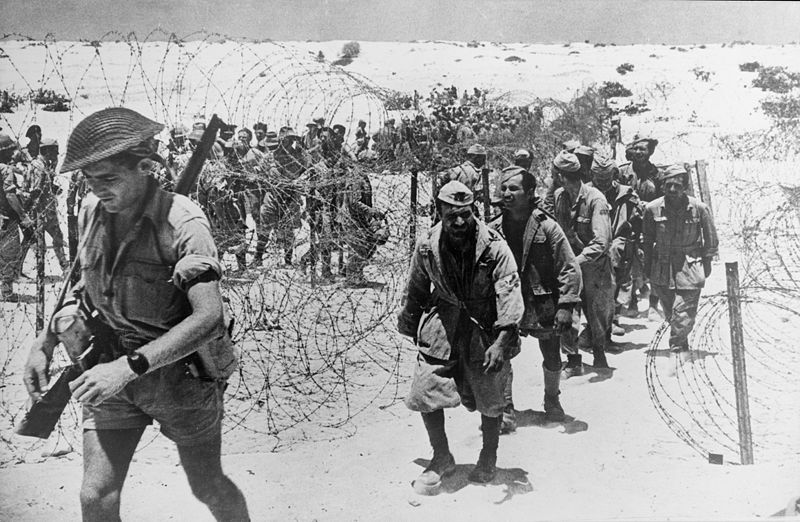 Итальянские солдаты, попавшие в плен под Эль-Аламейном. 