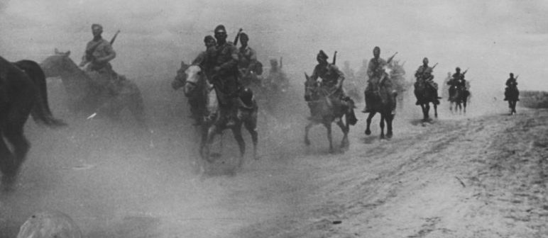 Румынские кавалеристы на марше у Азовского моря. Сентябрь 1942 г. 
