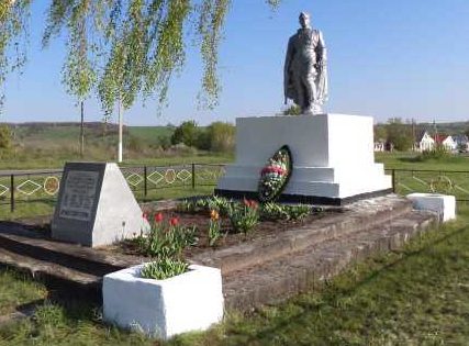 с. Гочево Беловского р-на. Памятник, установленный в 1960 году на братской могиле, в которой похоронено 27 советских воинов, в т.ч. 22 неизвестных. 
