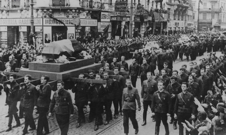 Похороны лидера румынских фашистов Корнелиу Кодряну. Ноябрь 1940 г. 