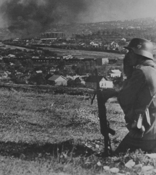 Унтер-офицер Вермахта на окраине Новороссийска. Сентябрь 1942 г.