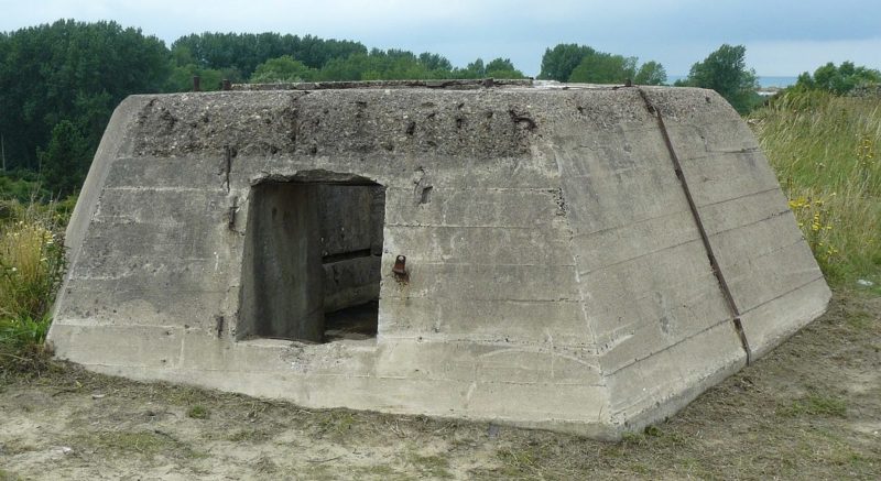 Бетонная основа, построенная немцами для радара Würzburg See Riese Fumo 214.