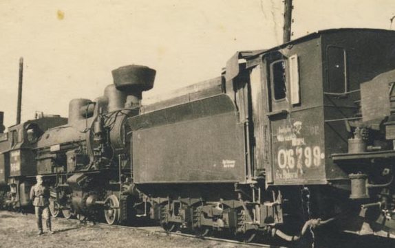 Железнодорожная станция. Весна 1942 г. 
