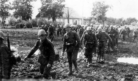 Румынская пехота на марше. Восточный фронт. 1942 г. 